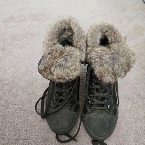 Aldo Army Green Faux Fur Wedge Sneaker / Ankle Bootie - Size 8.5 - Picture 9 of 10